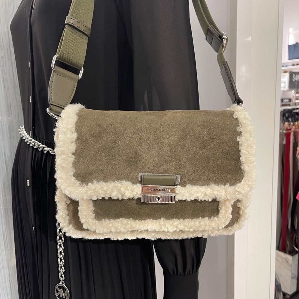 MICHAEL KORS Bradshaw Medium Suede and Faux Shearling Messenger Bag
Olive
NWT - Picture 13 of 16